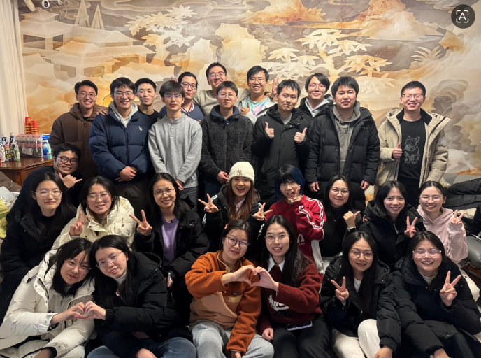 凝心聚力，共探微光——微纳光学与先进显示课题组团建活动